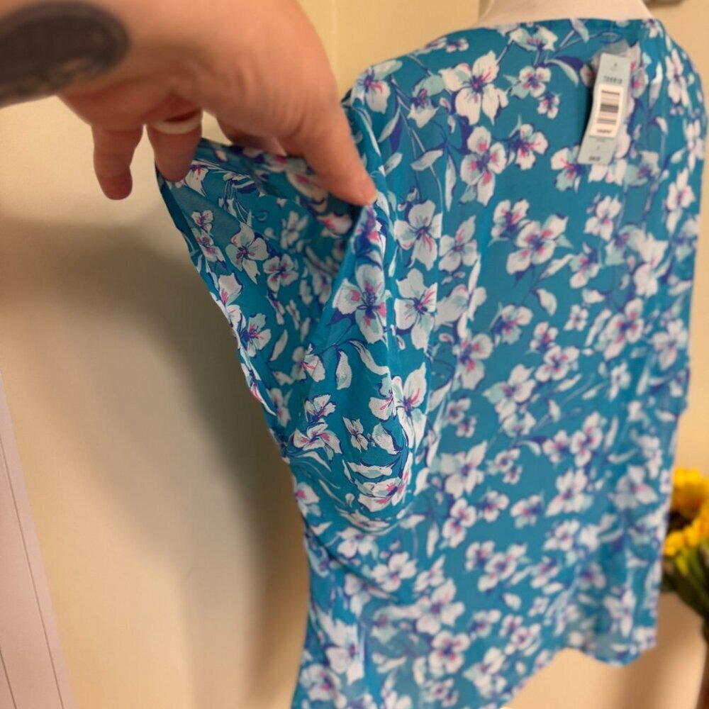 NWT Torrid Chiffon Floral Blue Button Blouse Sz 2 - Picture 4 of 6